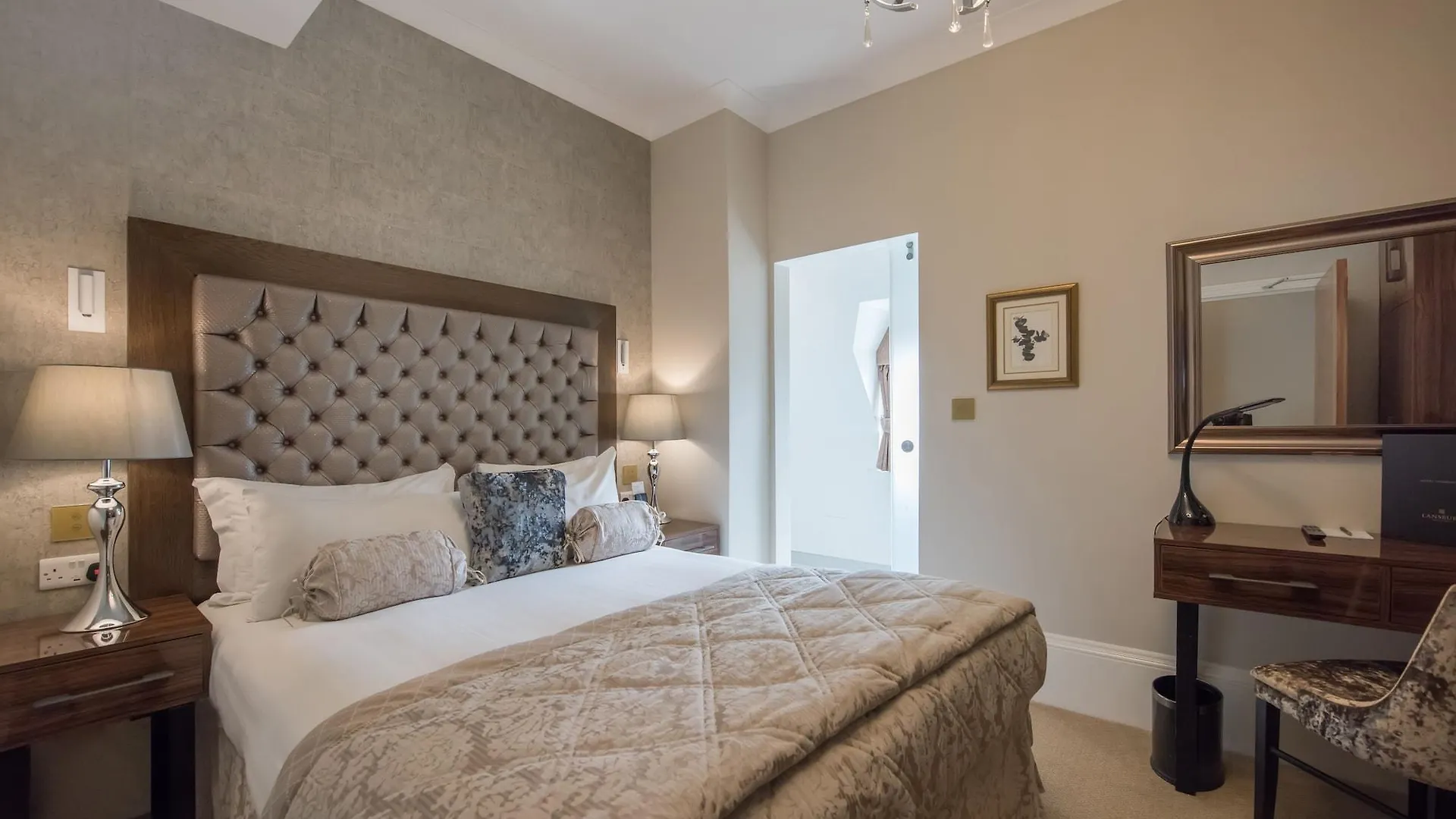 The Lansbury Heritage A Sunday Hotel - Canary Wharf London